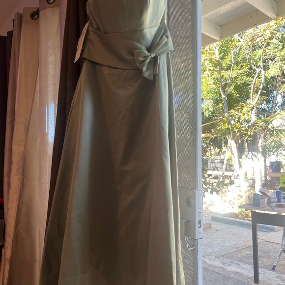 Alfred Angelo celadon green strapless dress - Picture 4 of 11